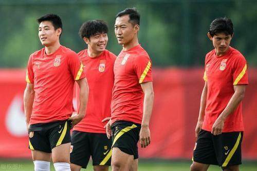 熊猫体育APP-国足VS越南首发：张玉宁联袂武7艾克森 张琳芃复出