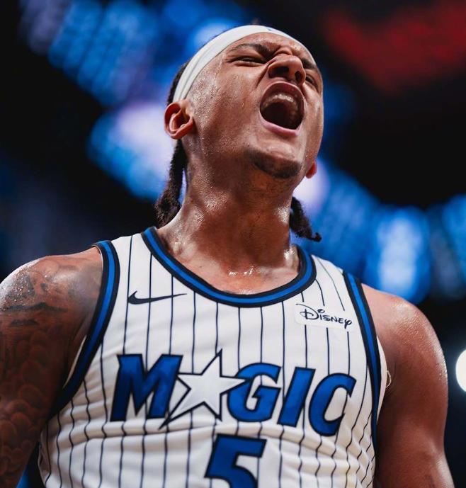 熊猫体育平台-班凯罗27+8+7力压83分先生,贝恩21分,魔术横扫热火豪取七连胜